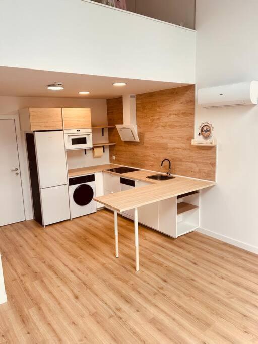 Loft 007 Con Jardin, Piscina, Garaje Y Netflix Appartement San Sebastián de los Reyes Buitenkant foto